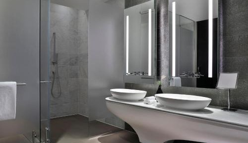 Superior Suite, 1 Bedroom Suite, 1 King, Balcony with Complimentary Yas Beach Access
