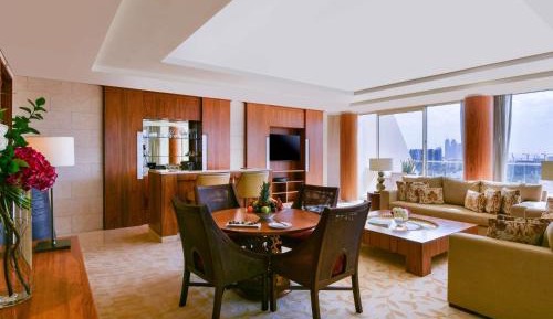 Landmark Suite with Terrace & Club Lounge Access -including Daily Breakfast, Evening Drinks & Canapes