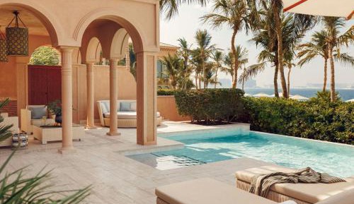 Beachfront Executive Suite with pool and Waterpark Access