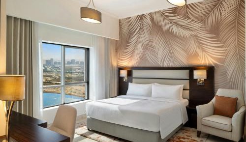 Studio Apartment with King Bed and Lake View