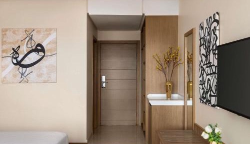 Deluxe King Room with Sea and City View