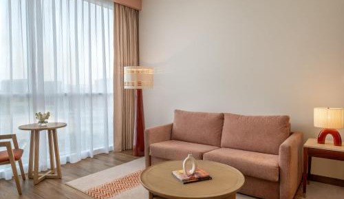 Family Queen Suite with Plaza View - Theme Park Access