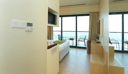 Executive Room with Balcony (Creek View)