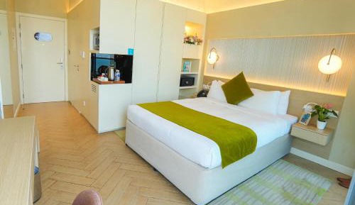 Premier Room with Balcony (Promenade and City View)
