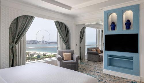 Tower Family Suite – Spacious 1-Bedroom with Partial Sea View and Private Beach Access