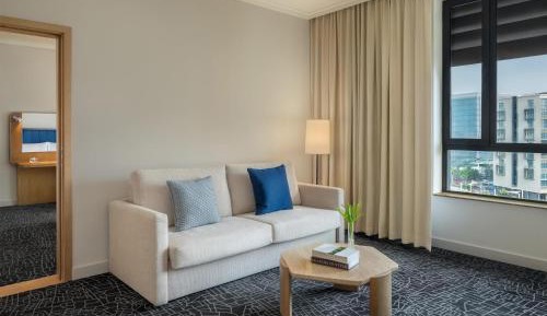 Deluxe Family Suite with Plaza View - Theme Park Access