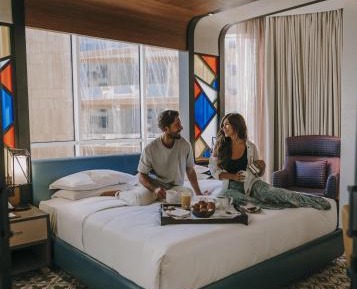 Spacious Andaz Suite with Balcony – 20% off Food and Beverage (Summer 2026)
