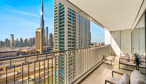 Four-Bedroom Apartment with Balcony 