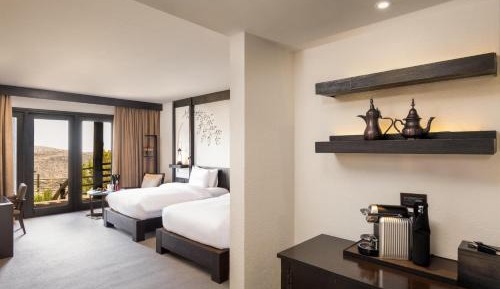 Twin Room with Jabal Horizon View