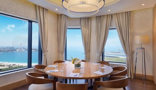 Club Oceanfront Room, 1 King, with Complimentary Access to Executive Lounge Access, Afternoon Tea, Happy Hour