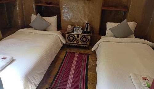 Standard Twin Room with Shared Bathroom