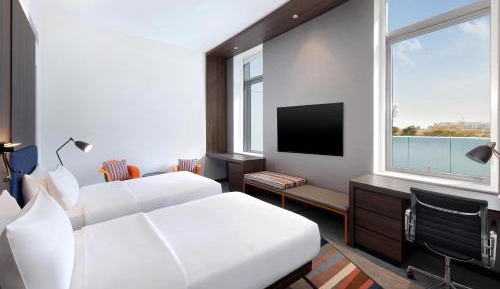 Aloft Guest Room with 2 Single Beds