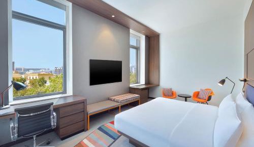 Aloft Room Guest Room with 1 King Bed 