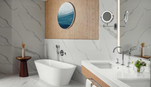 Pearl King Suite with Balcony and Sea View