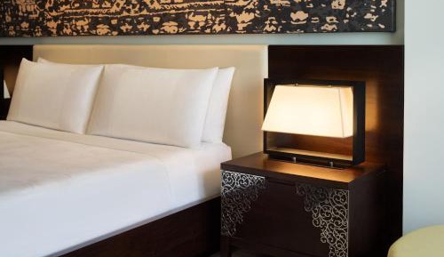 Executive Suite with 24-hour Lounge Access