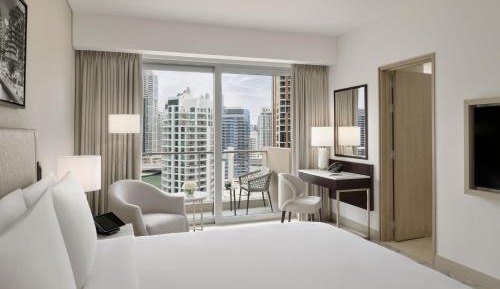 Deluxe City View Room, King Bed, Including direct access to Dubai Marina Mall & Marina Walk