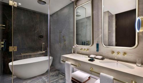 One-Bedroom Superior King Suite with Burj Khalifa View