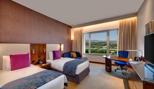 Standard Twin Room with Mountain View