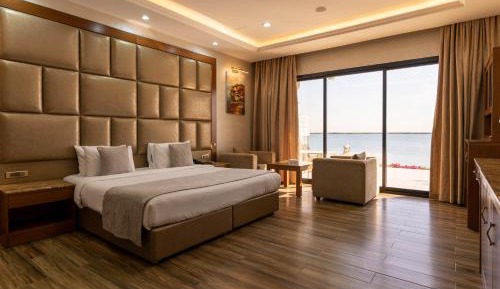 Deluxe King Room with Sea View
