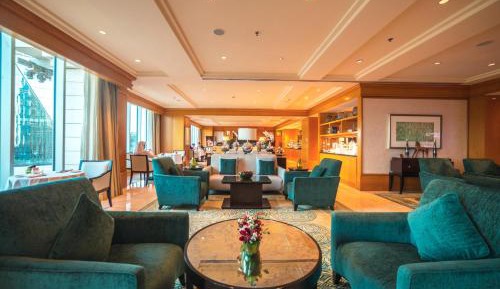 Junior Suite with Lounge Access, One King Bed, Non Smoking