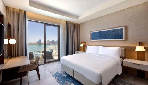 One-Bedroom King Suite with Theme Park Access