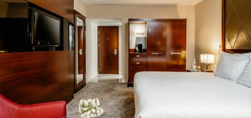 Standard King Room with Lounge Access