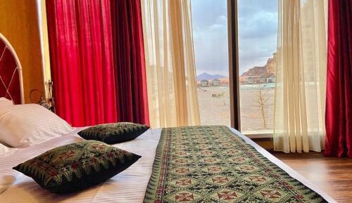 Deluxe Family Room