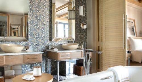 Burj View Suite - with airport transfers, suite benefits and beach club access