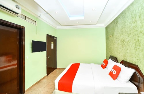 Muscat Hotel | OYO 137 Marina Hotel