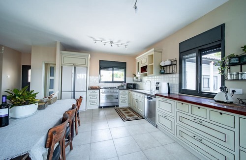 Giv'at Yo'av House | Artistic Vacation Villa w Pool by Sea N' Rent