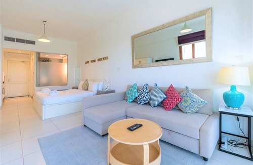 Palm Jumeirah Apartment | Luxurious Studio With Breath-taking Palm Views