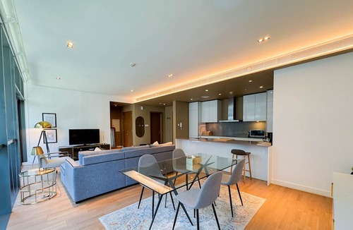 Al Wasl Apartment | Aya - Sophisticated 1BR Apartment in CityWalk with Views