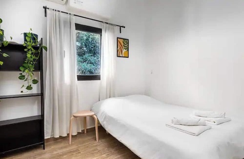 Tel Aviv City Center Apartment | Spacious 2BD Apt Near the Beach &Carmel Market