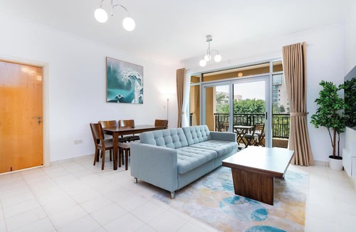 The Greens Apartment | Lux BnB I Turia Tower I Lake & Garden View
