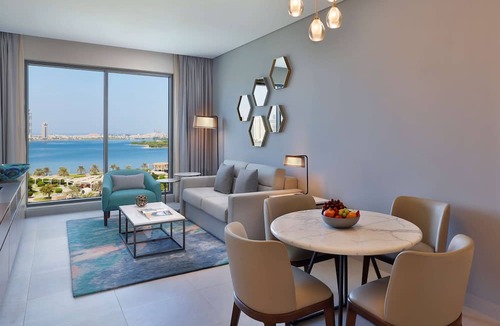 Al Majaz Hotel | DoubleTree by Hilton Sharjah Waterfront Hotel & Residences