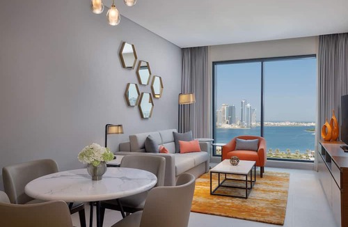 Al Majaz Hotel | DoubleTree by Hilton Sharjah Waterfront Hotel & Residences