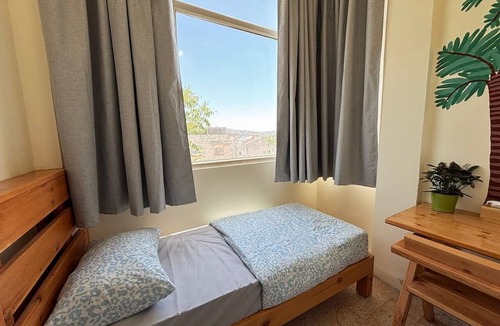 Jabal Al-Hussein Hostel | Carob Hostel