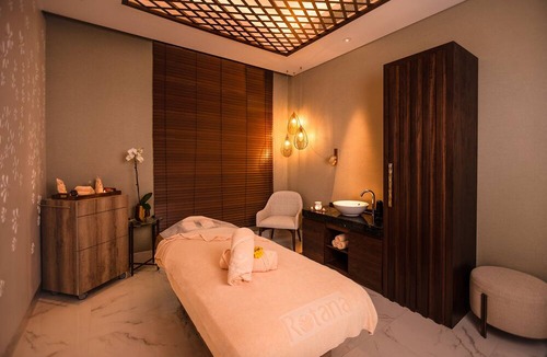 Jadaf Hotel | Al Jaddaf Rotana Suite Hotel