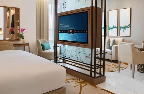 Jadaf Hotel | Al Jaddaf Rotana Suite Hotel
