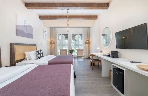 Umm Suqeim 3 Hotel | Beach Walk Boutique