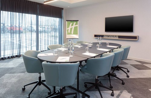 Heathrow Villages Hotel | Holiday Inn London Heathrow - Bath Road by IHG