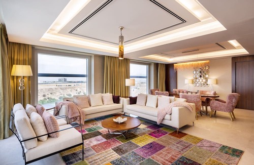 Muscat Hotel | Crowne Plaza Muscat OCEC by IHG