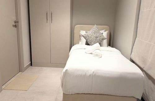 Dubai Apartment | Liva Suites By Hostiva - Dubai South