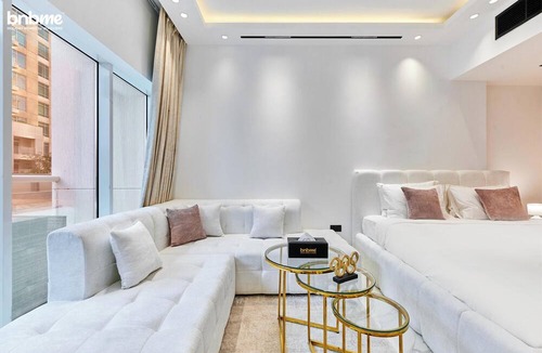 Downtown Dubai Apartment | bnbme - Burj Al Nujoom - Studio