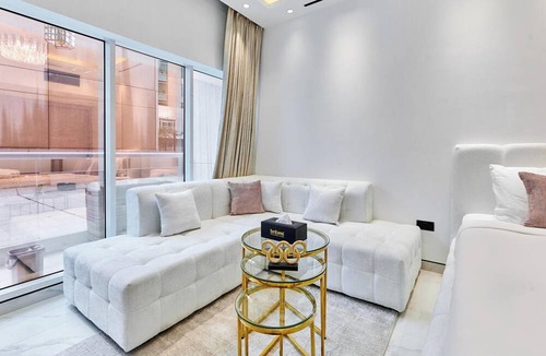 Downtown Dubai Apartment | bnbme - Burj Al Nujoom - Studio