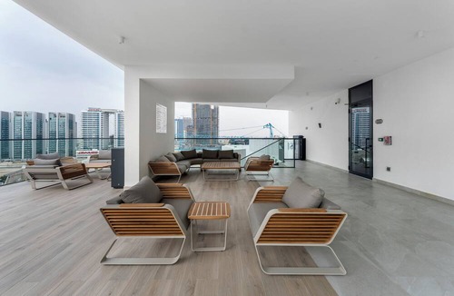 Al Barsha Apartment | Chic Studio Cinema & Game Room in Arjan