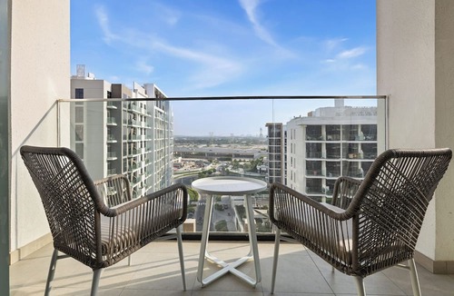 Nad Al Sheba Apartment | Bright Modern Studio in Meydan