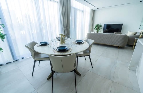 Ras Al Khaimah House | Impressive townhouse in Al Danah Bay