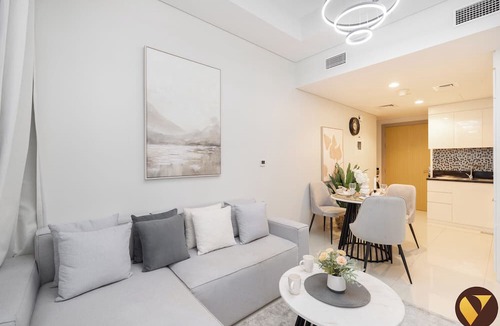 Sheikh Zayed Road Apartment | Vogue | Aykon City Business Bay near Metro Station