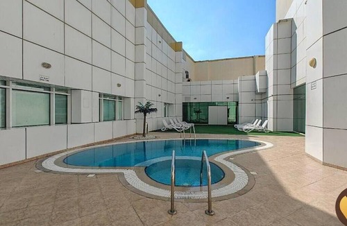 Jumeirah Lake Towers Apartment | Cosmos Living Work-Friendly Metro Access